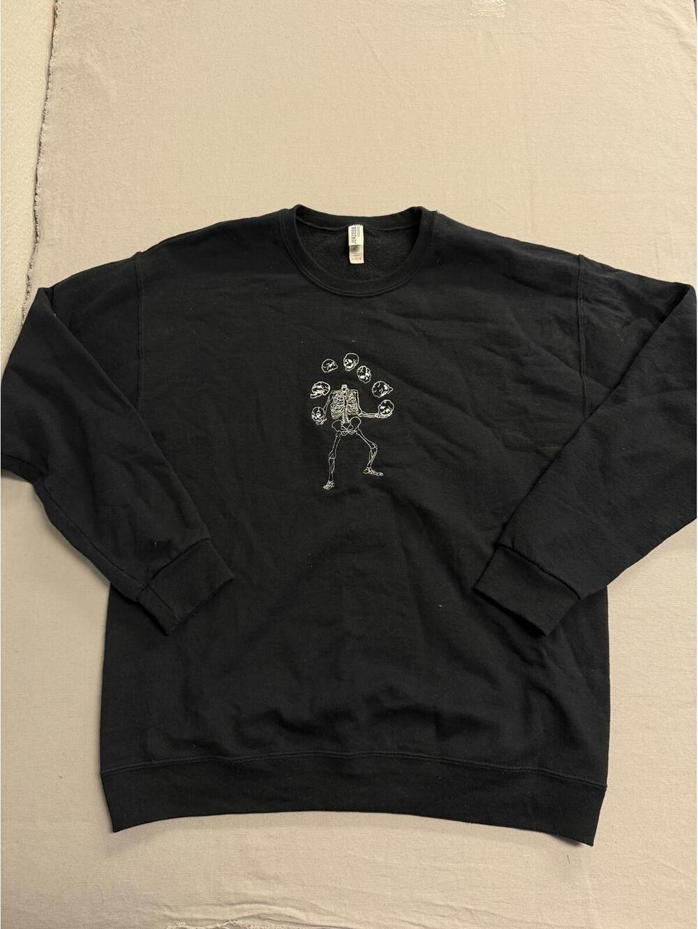 Skeleton Juggling Crewneck Embroidered Minimalist Skulls - L